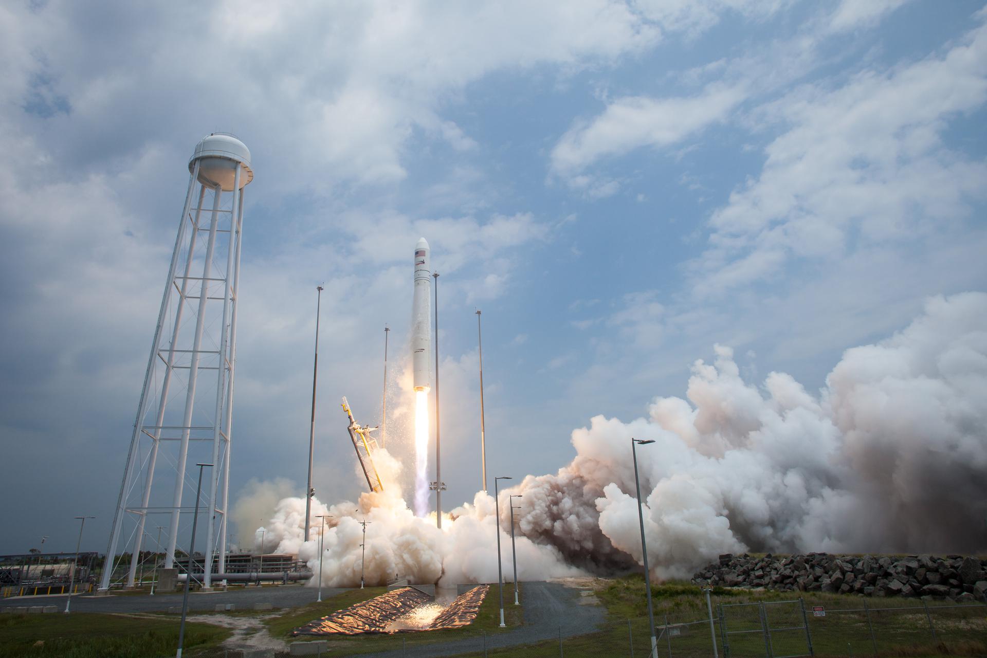 Antares 120 | Cygnus CRS Orb-1 (S.S. C. Gordon Fullerton)