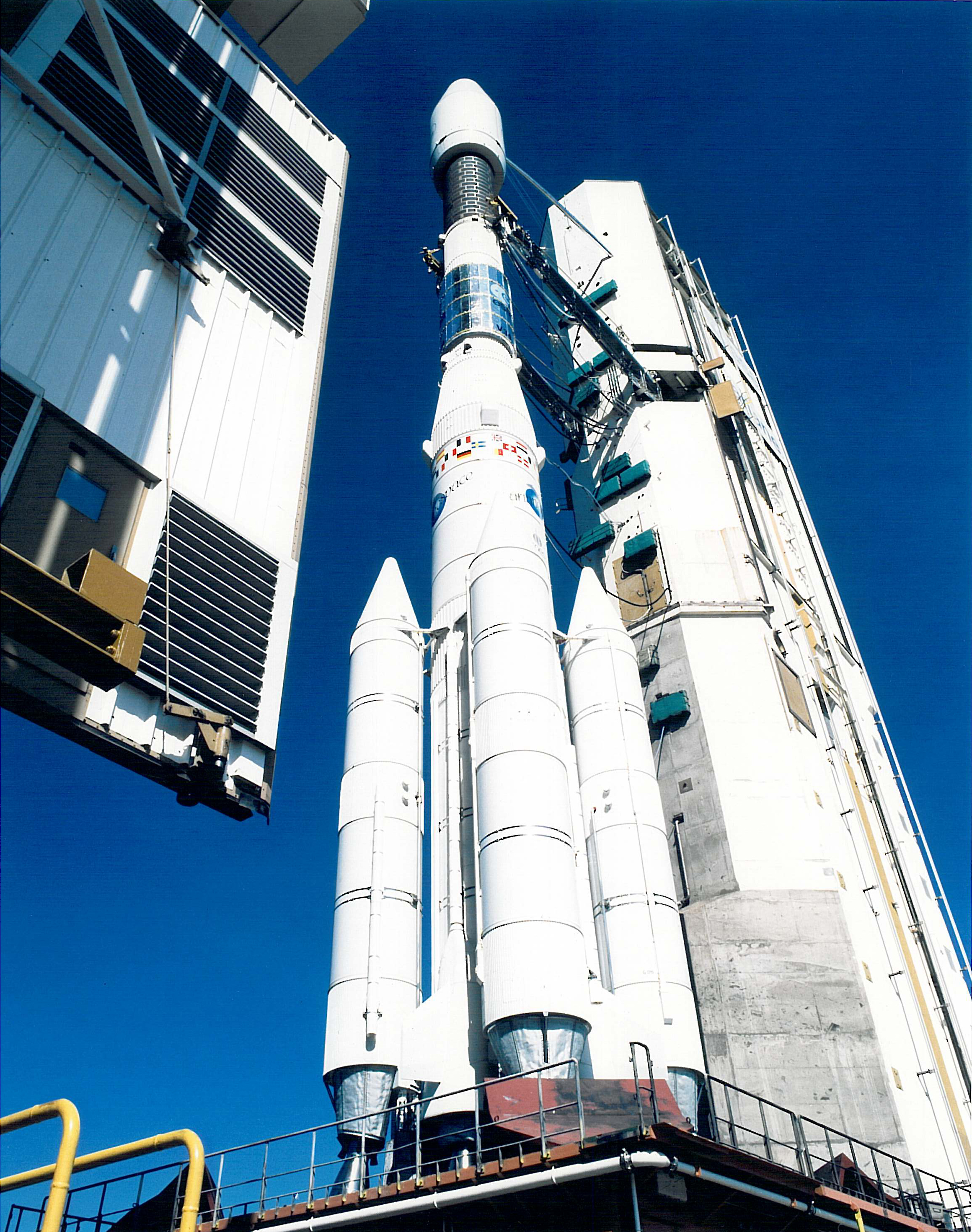 Ariane 44L | INTELSAT 907